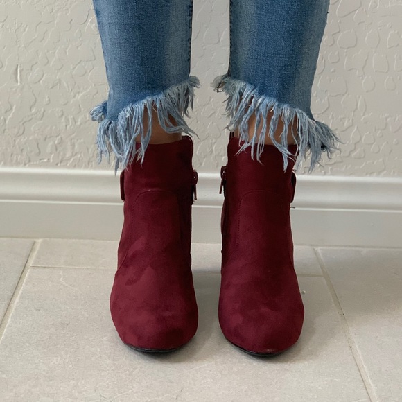 NIB Red Wine Buckle Detail Chic Ankle Booties - Picture 6 of 8